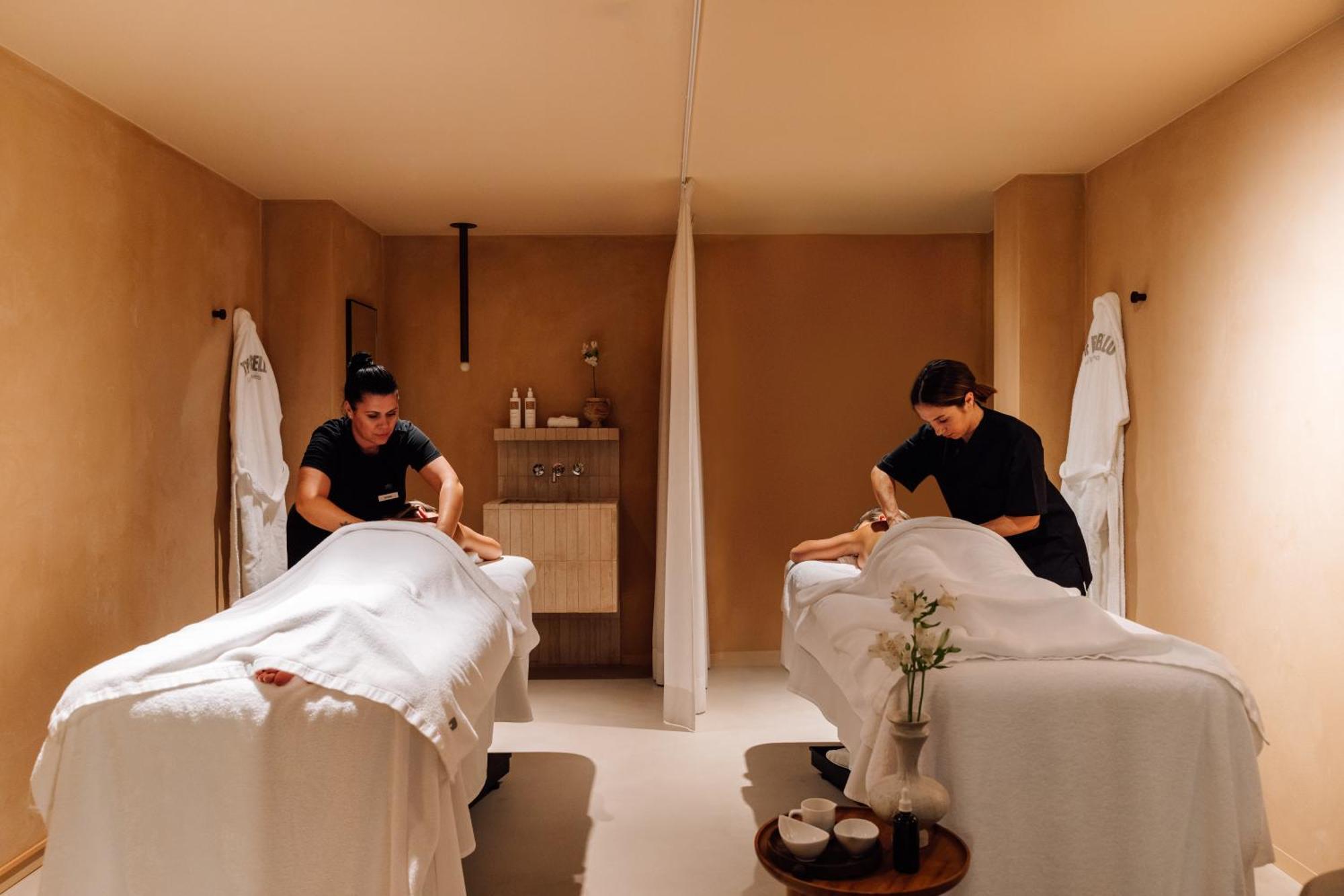 The Rebello Hotel & Spa - Small Luxury Hotels Of The World Vila Nova de Gaia Exterior photo Massage therapists at work